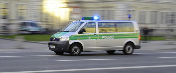 Polizeiauto mit Blaulicht (Quelle: Pixabay.com)